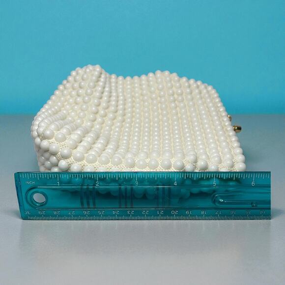 Vintage La Regale Beaded Clamshell Evening Bag White Faux Pearl Hobnail 1960s - Picture 9 of 10
